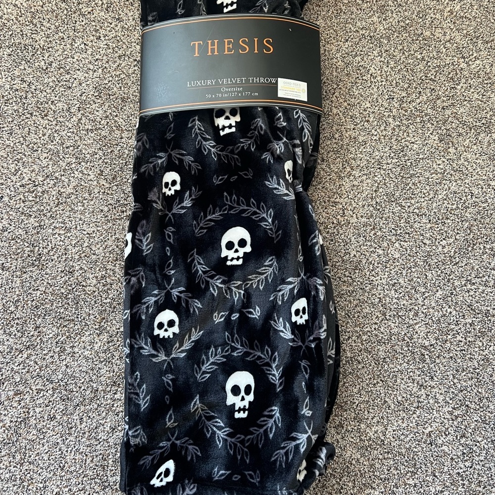 Luxury Velvet Oversize Throw Skulls